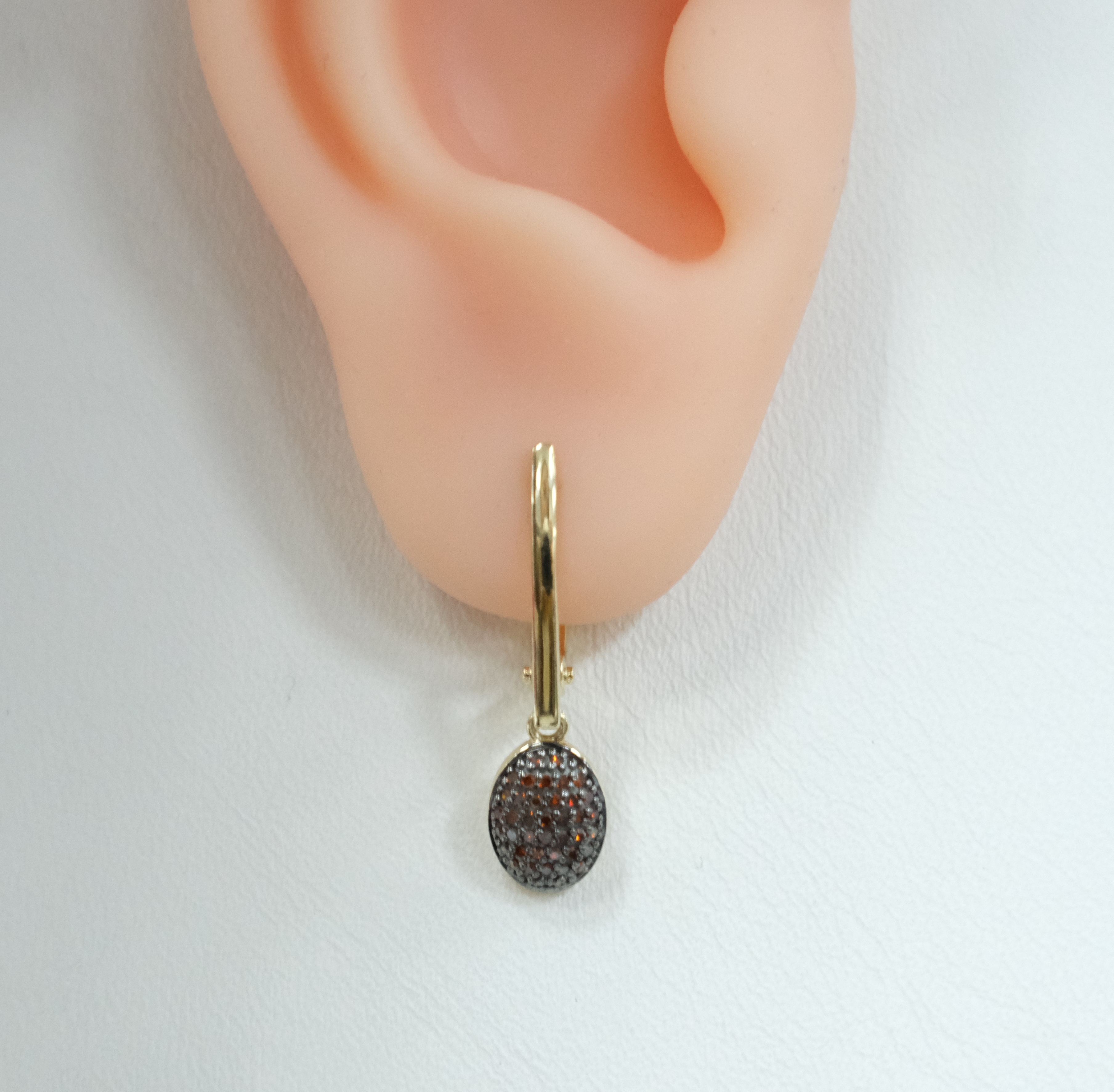 Серьги из желтого золота с оранжевыми бриллиантами